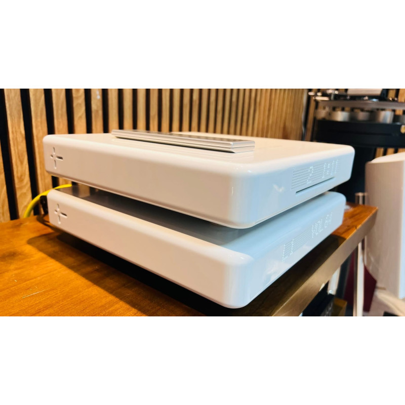 Roksan oxygene Amplifier &  CD player vs  Roksan darius S1