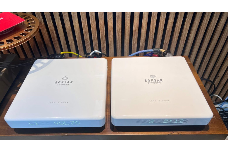 Roksan oxygene Amplifier & CD player vs Roksan darius S1 Roksan oxygene Amplifier & CD player vs Roksan darius S1