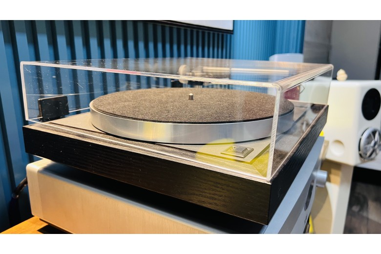 Linn axis MK2 turntable