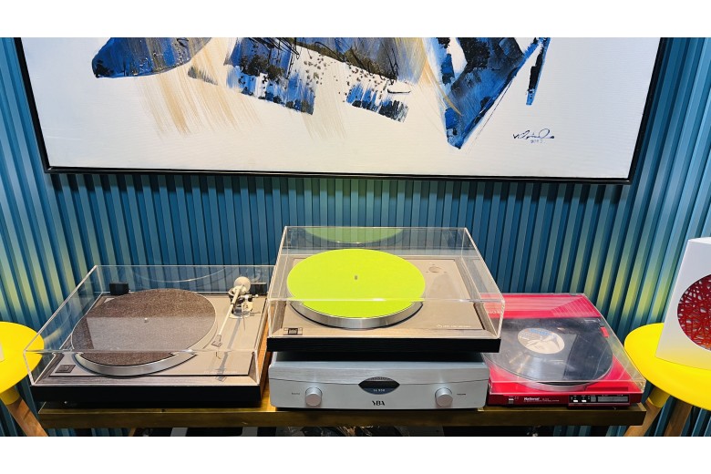 Linn axis MK2 turntable