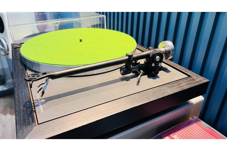 Linn axis MK2 turntable