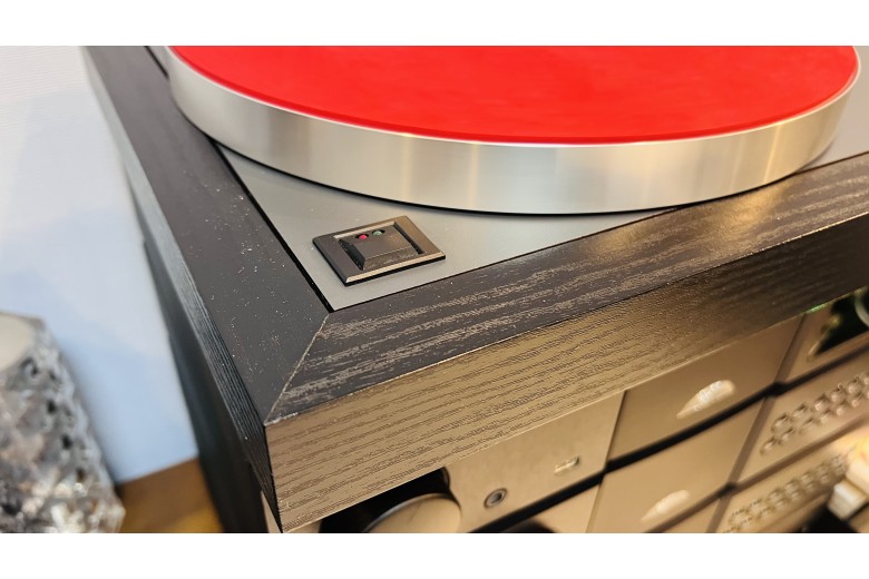 Linn axis MK2 turntable
