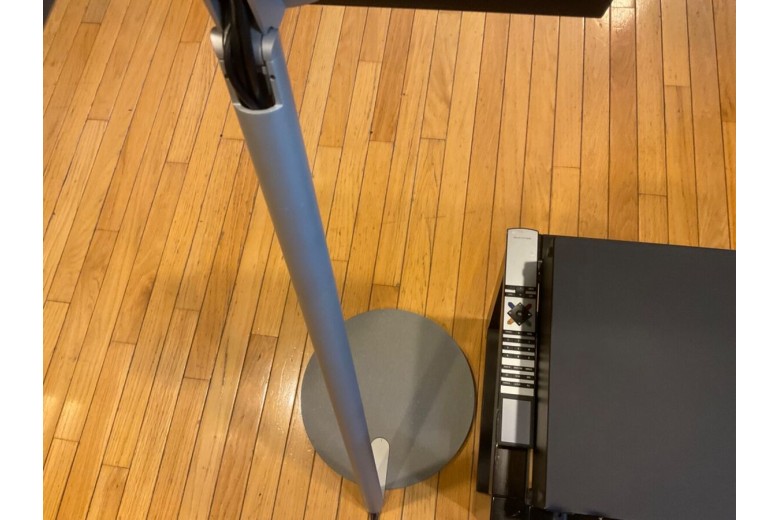 Floor Stand Beosound 5 vs 5 Encore